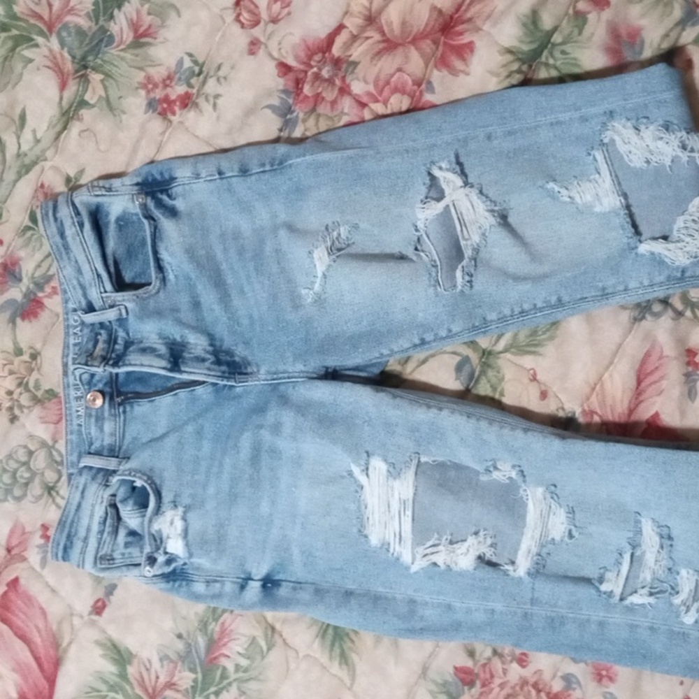American eagle blue jeans.